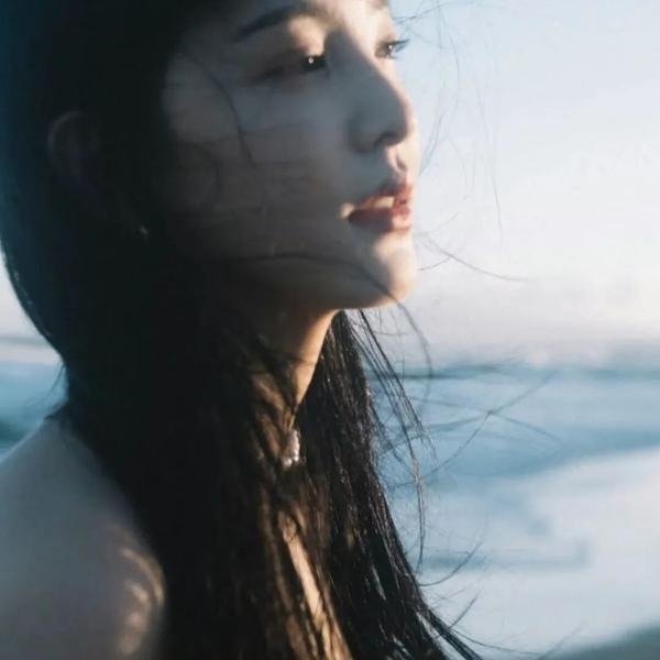 黑衣女子的香气
